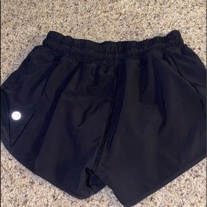 Lululemon Black Hotty Hot Shorts Size 2 2.5”